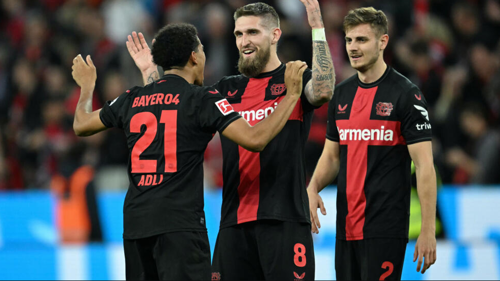 Bayer Leverkusen se gólem v poslední minutě zapisuje do historie